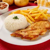 Prato de filé de frango grelhado com arroz e batata frita