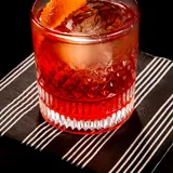 Negroni com zest de laranja